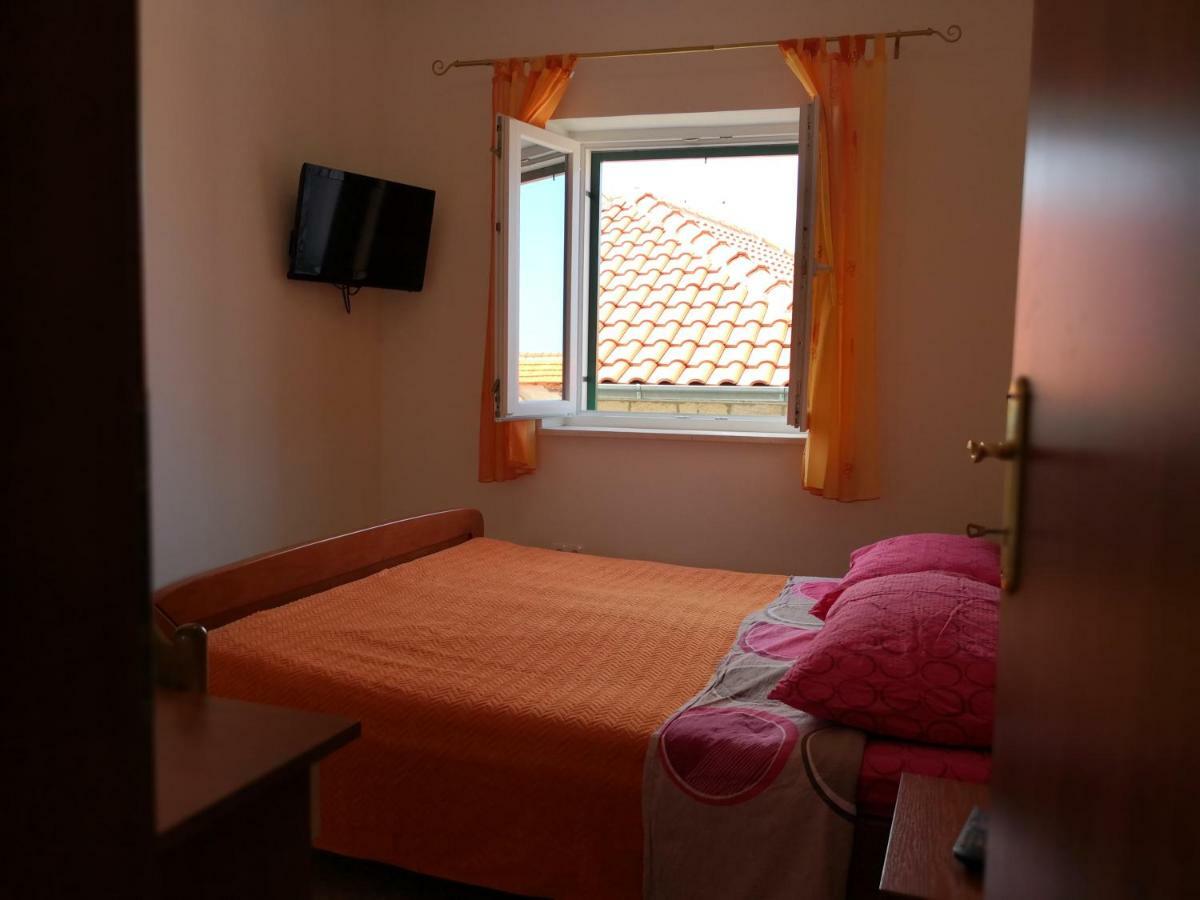 Apartments Jaksic Postira Esterno foto