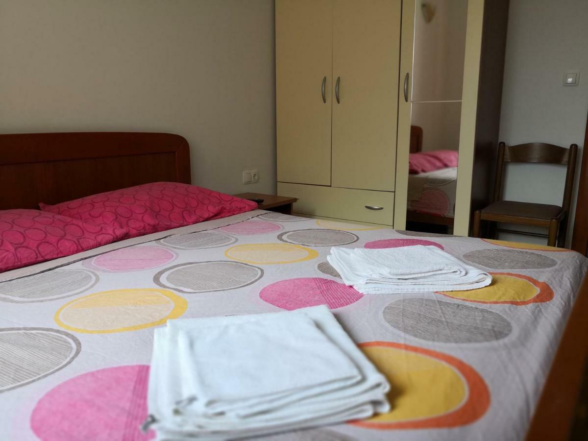Apartments Jaksic Postira Esterno foto