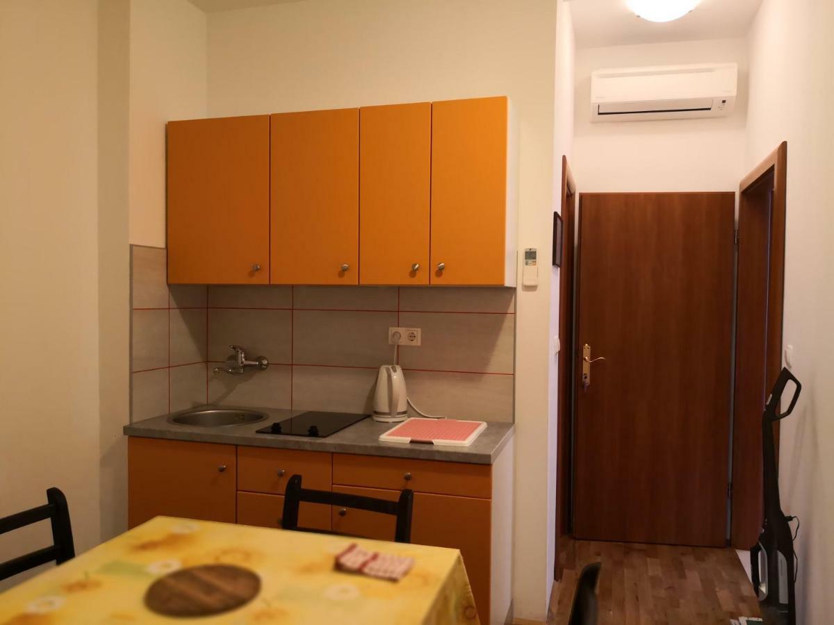 Apartments Jaksic Postira Esterno foto