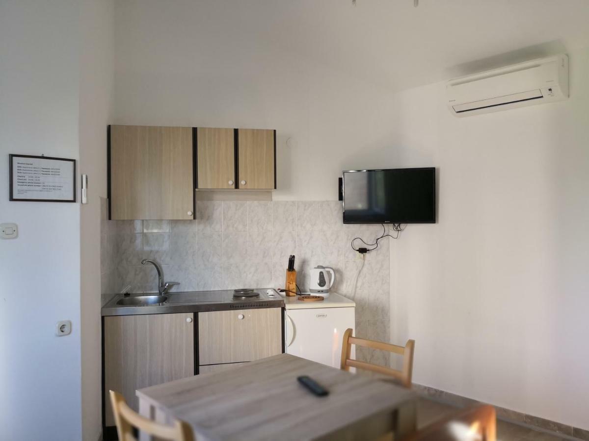 Apartments Jaksic Postira Esterno foto