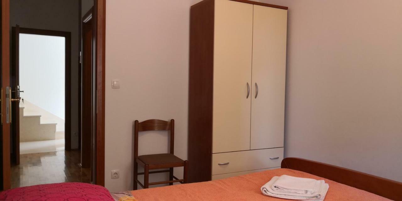 Apartments Jaksic Postira Esterno foto
