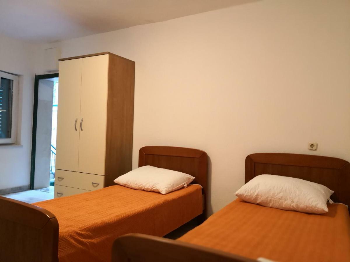 Apartments Jaksic Postira Esterno foto