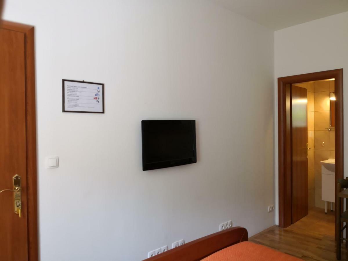 Apartments Jaksic Postira Esterno foto